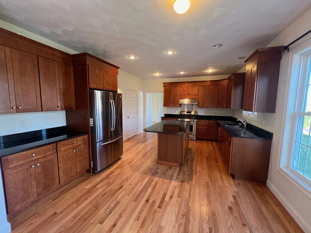 4 bed, 2 bath apartment for rent at 9 Meeting House Cir, Bedford — photo 3 of 25