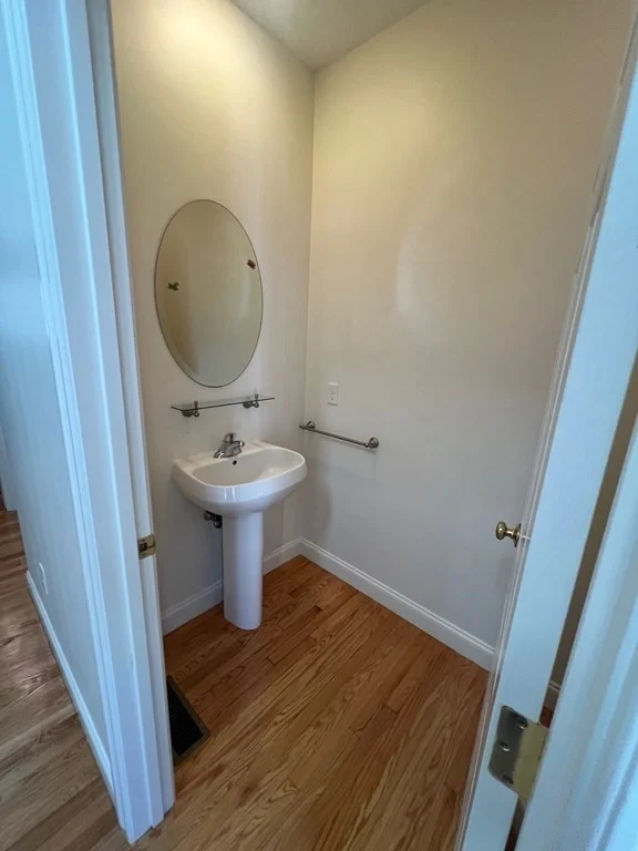 4 bed, 2 bath apartment for rent at 9 Meeting House Cir, Bedford — photo 10 of 25