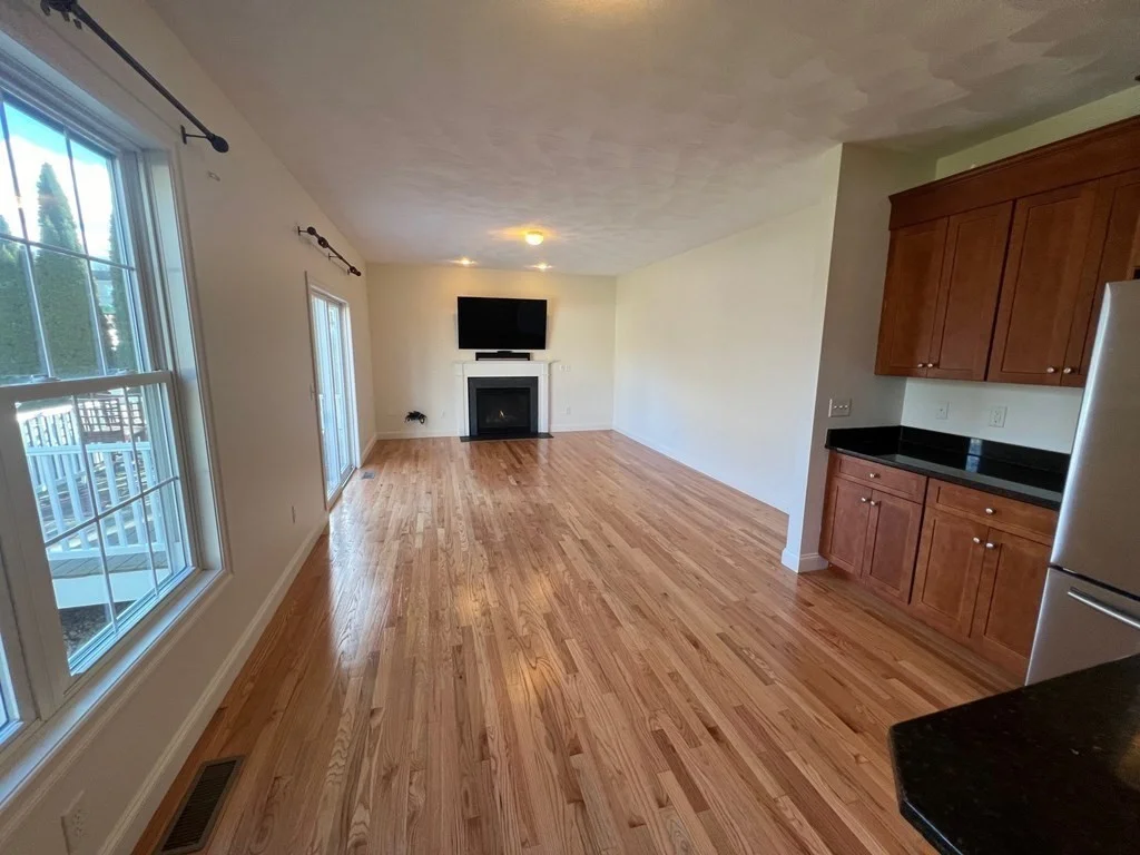 4 bed, 2 bath apartment for rent at 9 Meeting House Cir, Bedford — photo 5 of 25