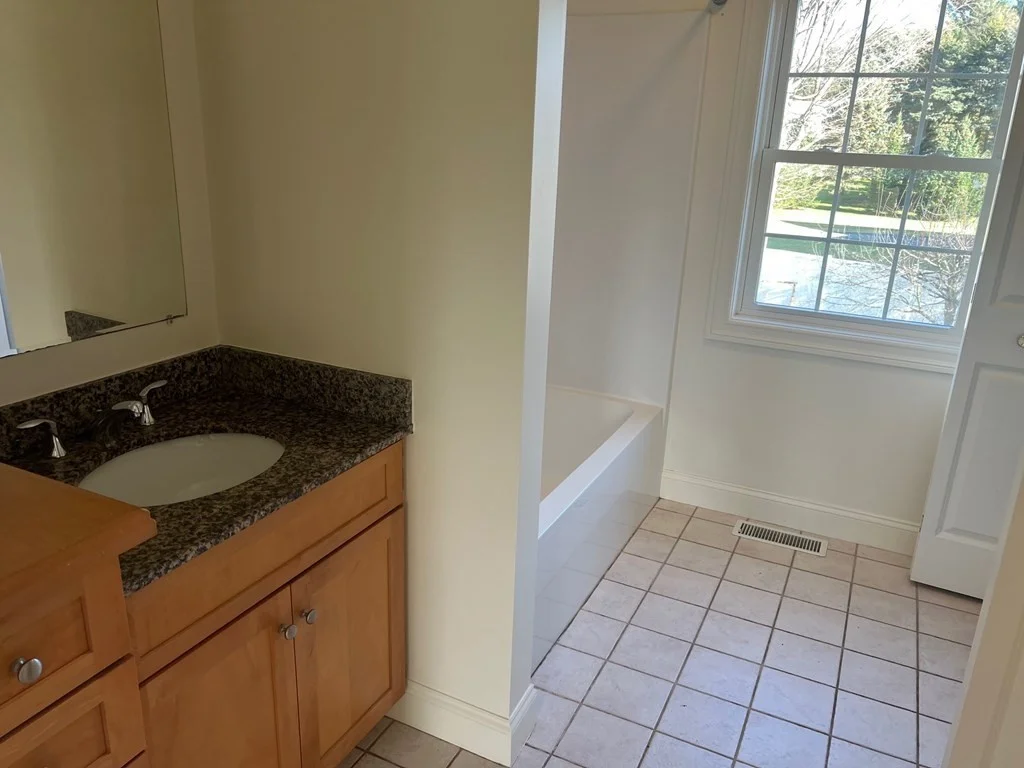 4 bed, 2 bath apartment for rent at 9 Meeting House Cir, Bedford — photo 18 of 25
