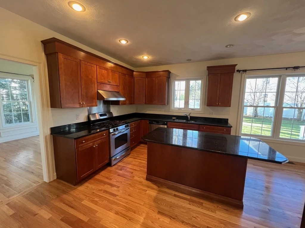 4 bed, 2 bath apartment for rent at 9 Meeting House Cir, Bedford — photo 2 of 25