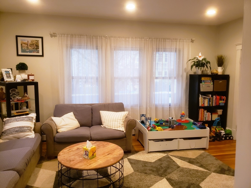 2 bed, 1 bath apartment for rent at 9 Menotomy Rd Unit 1, Arlington — photo 3 of 32