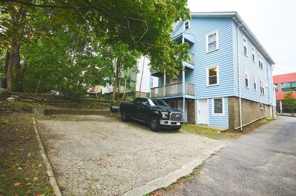 4 bed, 2 bath apartment for rent at 9 Mission St Unit 1, Mission Hill — photo 23 of 24