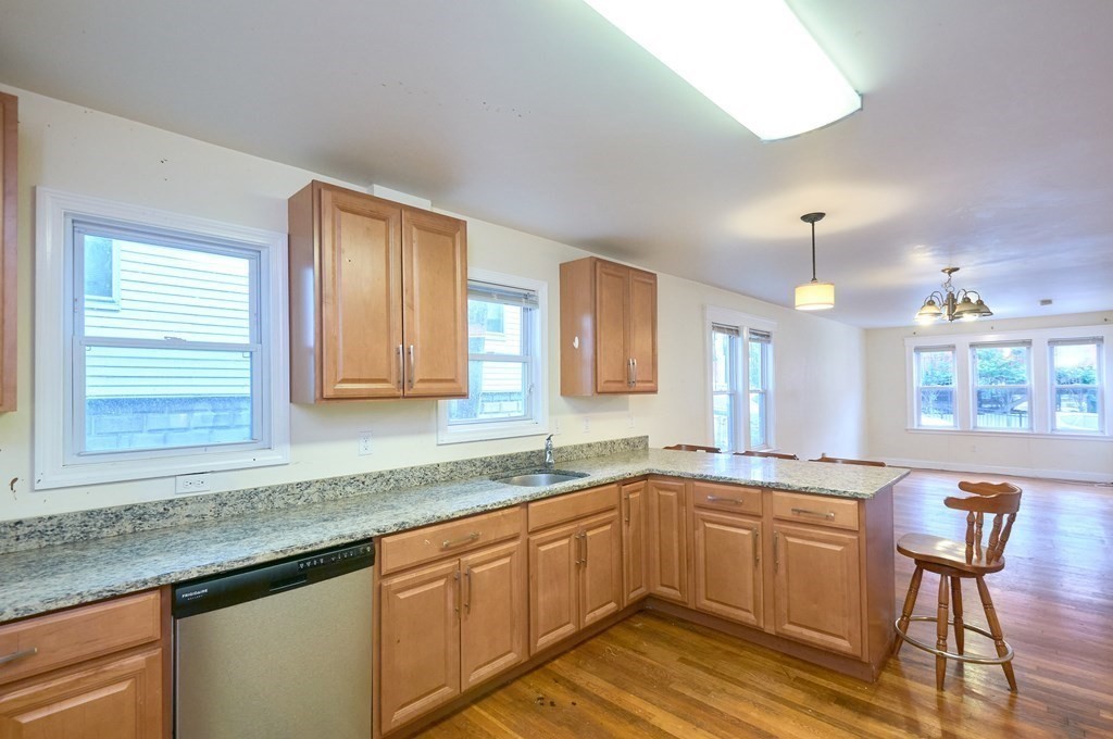 4 bed, 2 bath apartment for rent at 9 Mission St Unit 1, Mission Hill — photo 4 of 24