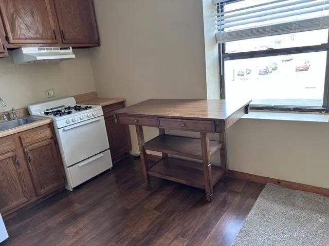 Studio bed, 1 bath apartment for rent at 9 Montello St Unit 10, Brockton — photo 2 of 7