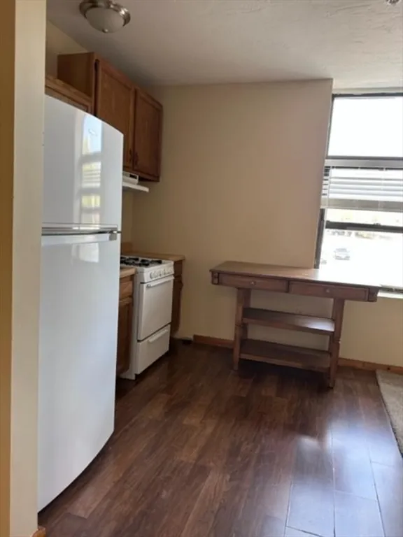 Studio bed, 1 bath apartment for rent at 9 Montello St Unit 10, Brockton — photo 3 of 7