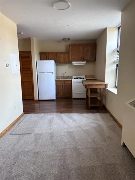 Studio bed, 1 bath apartment for rent at 9 Montello St Unit 10, Brockton — photo 1 of 7