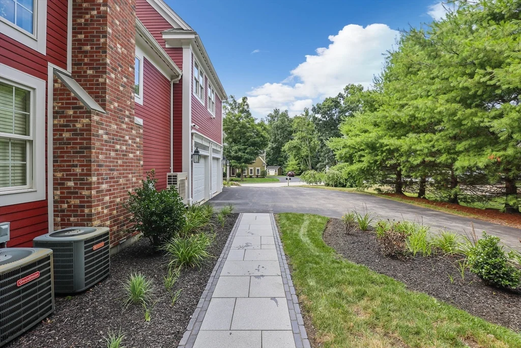 4 bed, 3 bath apartment for rent at 9 Morningside Dr, Shrewsbury — photo 9 of 42