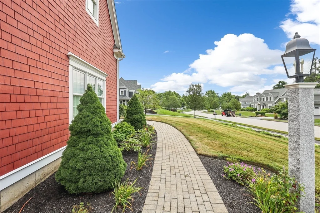 4 bed, 3 bath apartment for rent at 9 Morningside Dr, Shrewsbury — photo 4 of 42