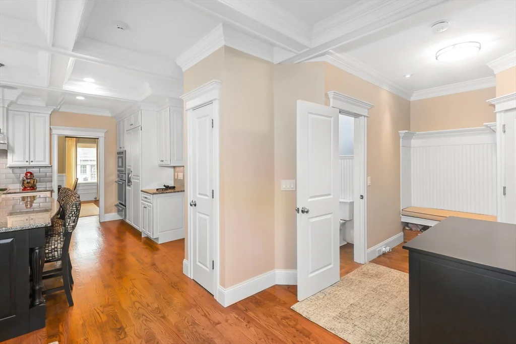 4 bed, 3 bath apartment for rent at 9 Morningside Dr, Shrewsbury — photo 23 of 42