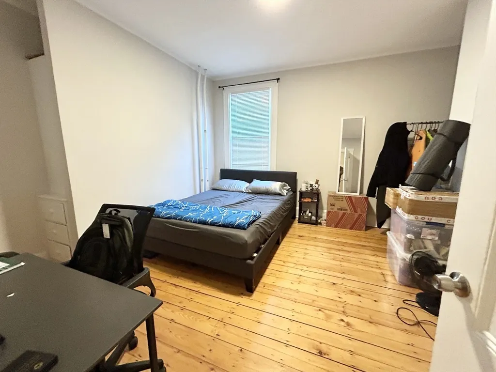 4 bed, 1 bath apartment for rent at 9 Mount Pleasant Unit 1, Boston — photo 8 of 10