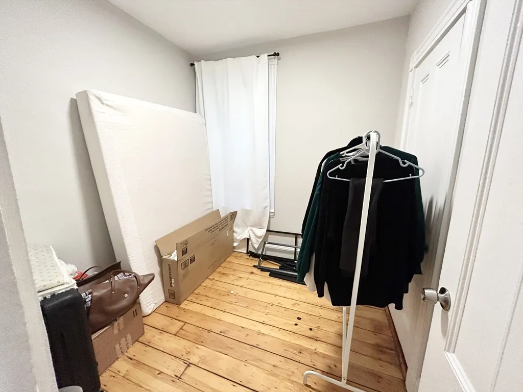 4 bed, 1 bath apartment for rent at 9 Mount Pleasant Unit 1, Boston — photo 7 of 10
