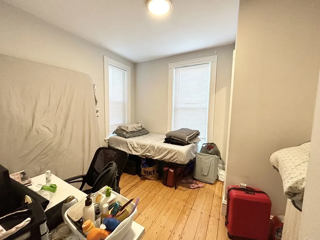 5 bed, 1 bath apartment for rent at 9 Mount Pleasant Unit 2, Roxbury — photo 7 of 9