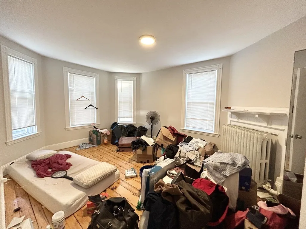5 bed, 1 bath apartment for rent at 9 Mount Pleasant Unit 2, Roxbury — photo 6 of 9