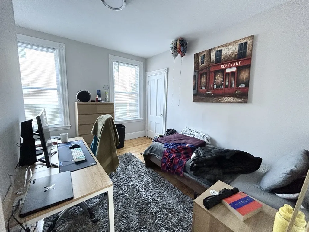5 bed, 1 bath apartment for rent at 9 Mount Pleasant Unit 2, Roxbury — photo 4 of 9