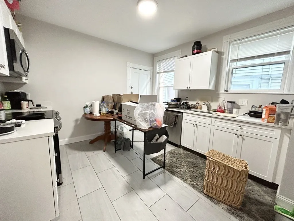 5 bed, 1 bath apartment for rent at 9 Mount Pleasant Unit 2, Roxbury — photo 1 of 9