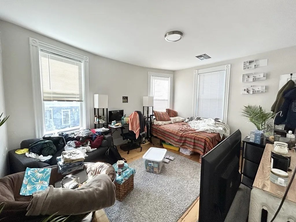 5 bed, 1 bath apartment for rent at 9 Mount Pleasant Unit 2, Roxbury — photo 8 of 9