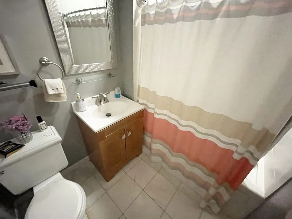 5 bed, 1 bath apartment for rent at 9 Mount Pleasant Unit 3, Boston — photo 16 of 19