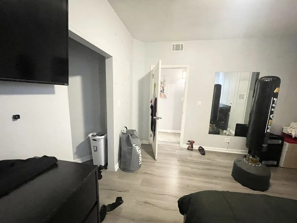 5 bed, 1 bath apartment for rent at 9 Mount Pleasant Unit 3, Boston — photo 10 of 19