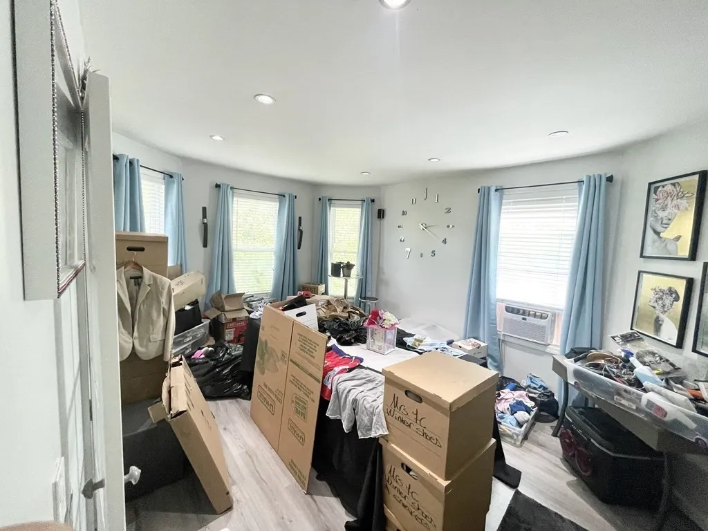 5 bed, 1 bath apartment for rent at 9 Mount Pleasant Unit 3, Boston — photo 5 of 19