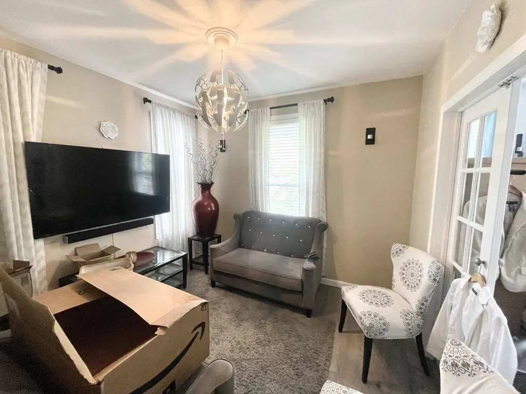 5 bed, 1 bath apartment for rent at 9 Mount Pleasant Unit 3, Boston — photo 8 of 19