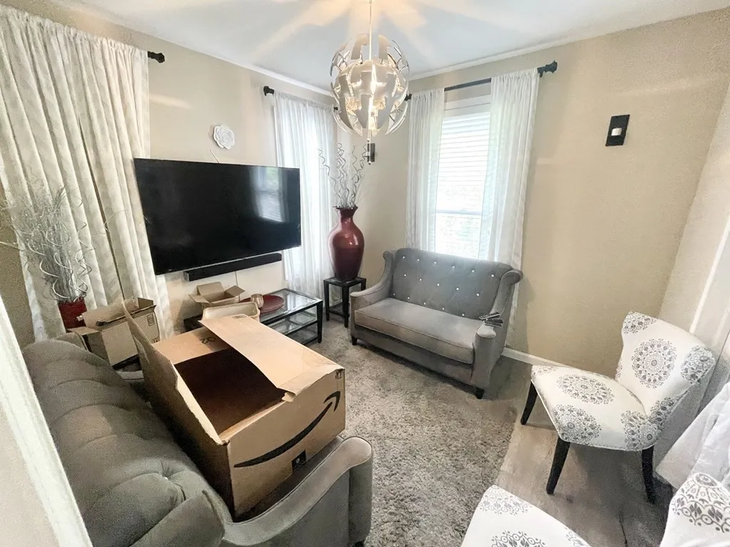 5 bed, 1 bath apartment for rent at 9 Mount Pleasant Unit 3, Boston — photo 7 of 19