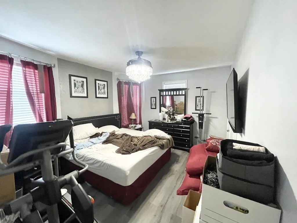 5 bed, 1 bath apartment for rent at 9 Mount Pleasant Unit 3, Boston — photo 13 of 19