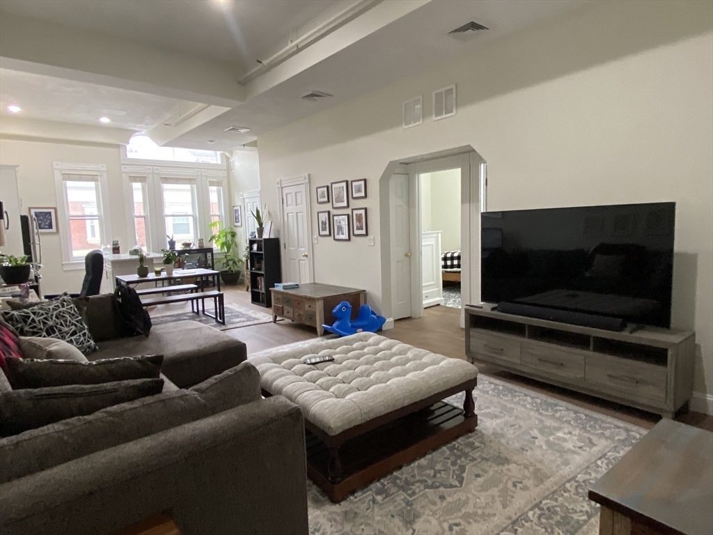 3 bed, 2 bath apartment for rent at 9 Mount Vernon St Unit C, Winchester — photo 8 of 19