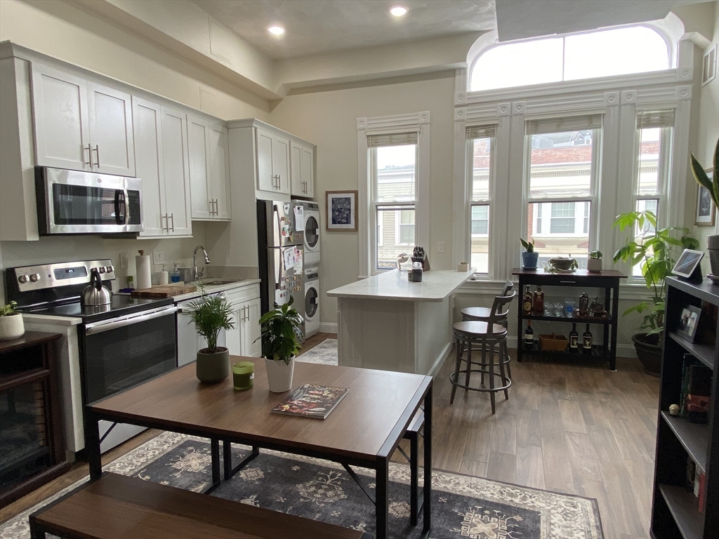 3 bed, 2 bath apartment for rent at 9 Mount Vernon St Unit C, Winchester — photo 3 of 19