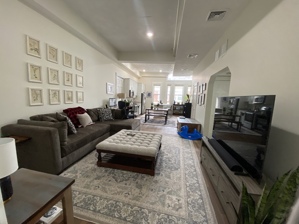 3 bed, 2 bath apartment for rent at 9 Mount Vernon St Unit C, Winchester — photo 5 of 19