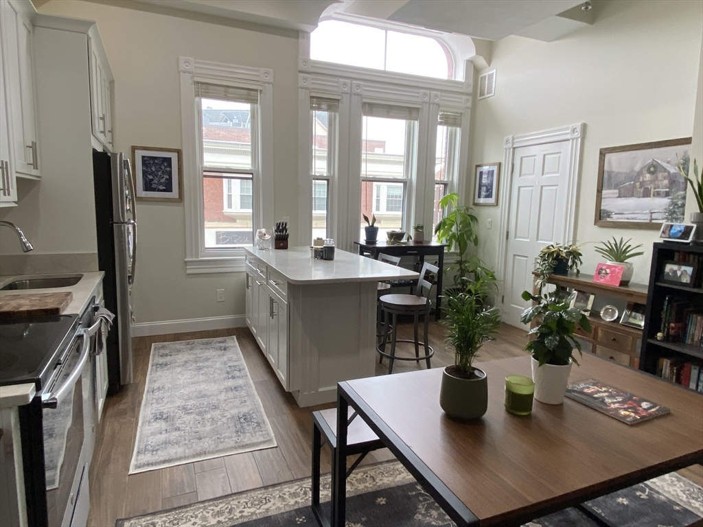 3 bed, 2 bath apartment for rent at 9 Mount Vernon St Unit C, Winchester — photo 4 of 19
