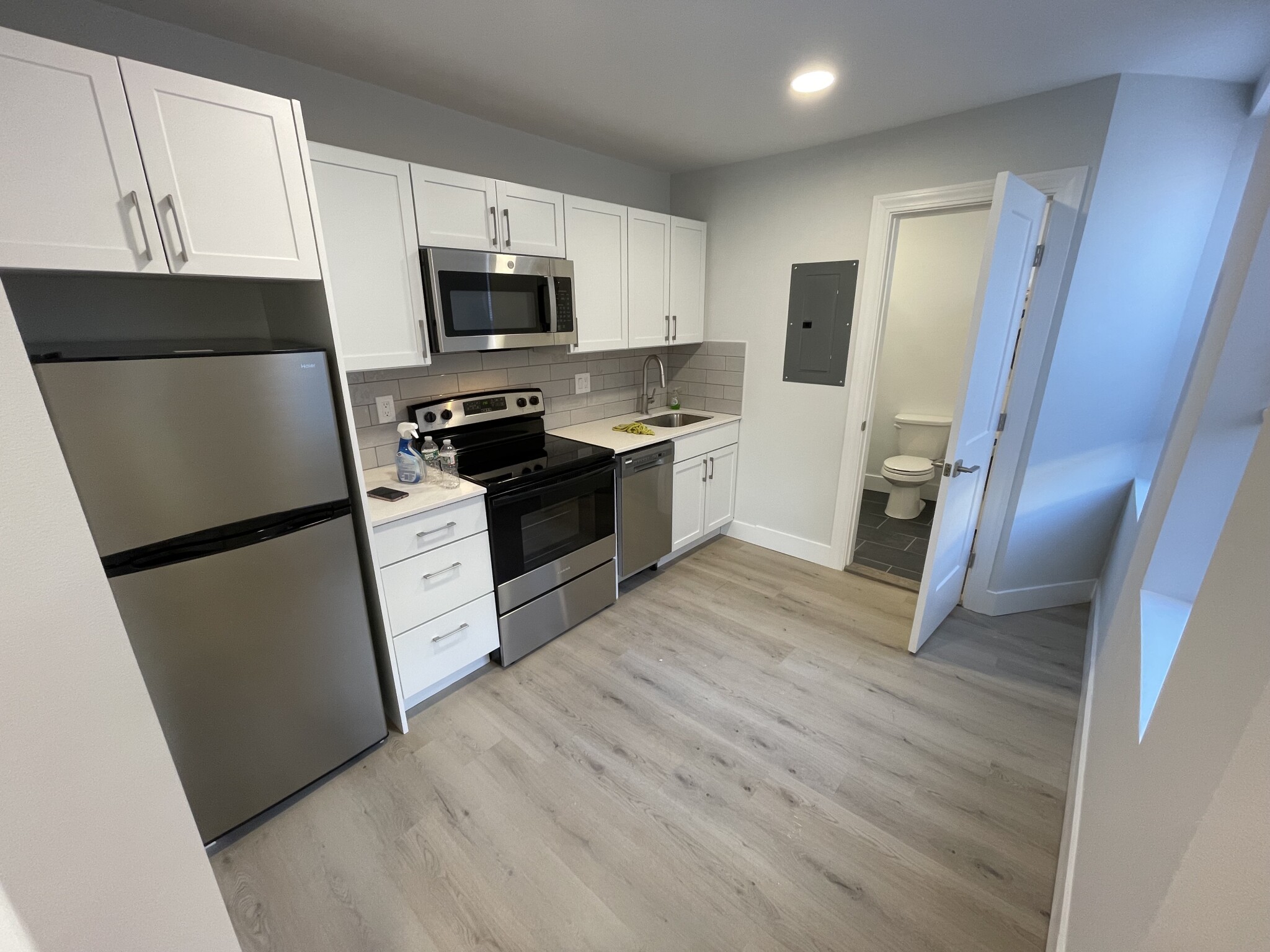 2 bed, 1 bath apartment for rent at 9 Myrtle St Unit 9, Beacon Hill — photo 1 of 10