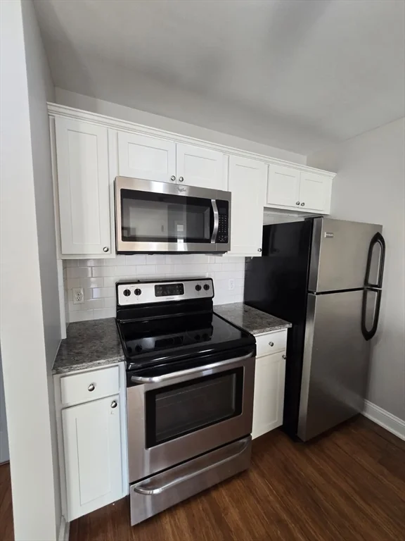 1 bed, 1 bath apartment for rent at 9 Needhams Landing Rd Unit 404, Lynn — photo 2 of 20