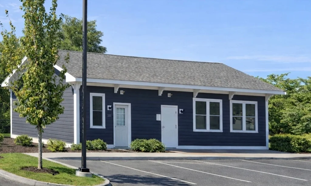 2 bed, 1 bath apartment for rent at 9 Needhams Landing Rd Unit 9A, Lynn