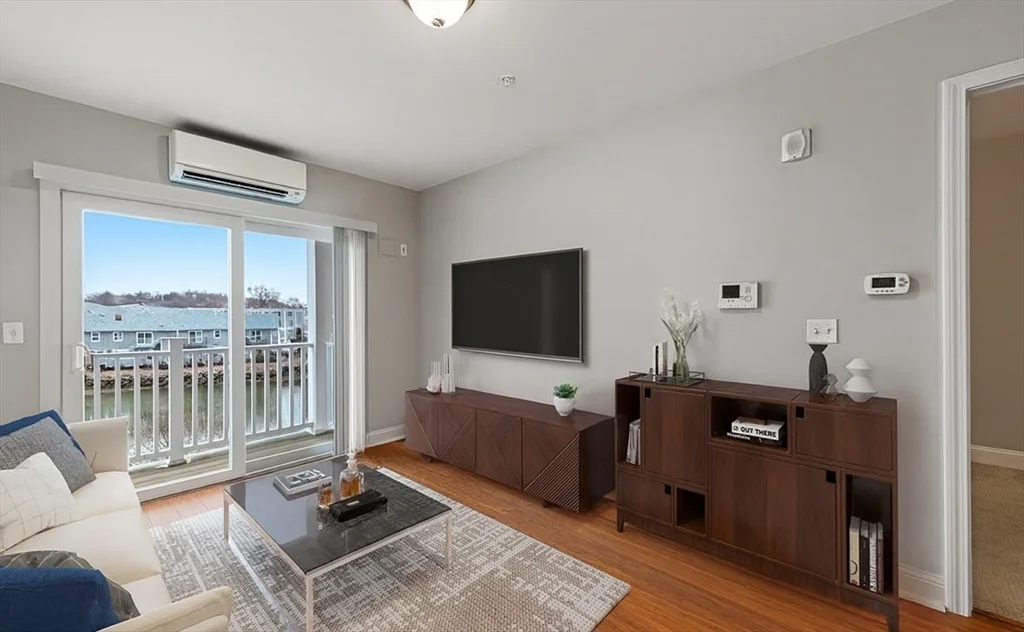 2 bed, 1 bath apartment for rent at 9 Needhams Landing Unit 401, Lynn — photo 3 of 6
