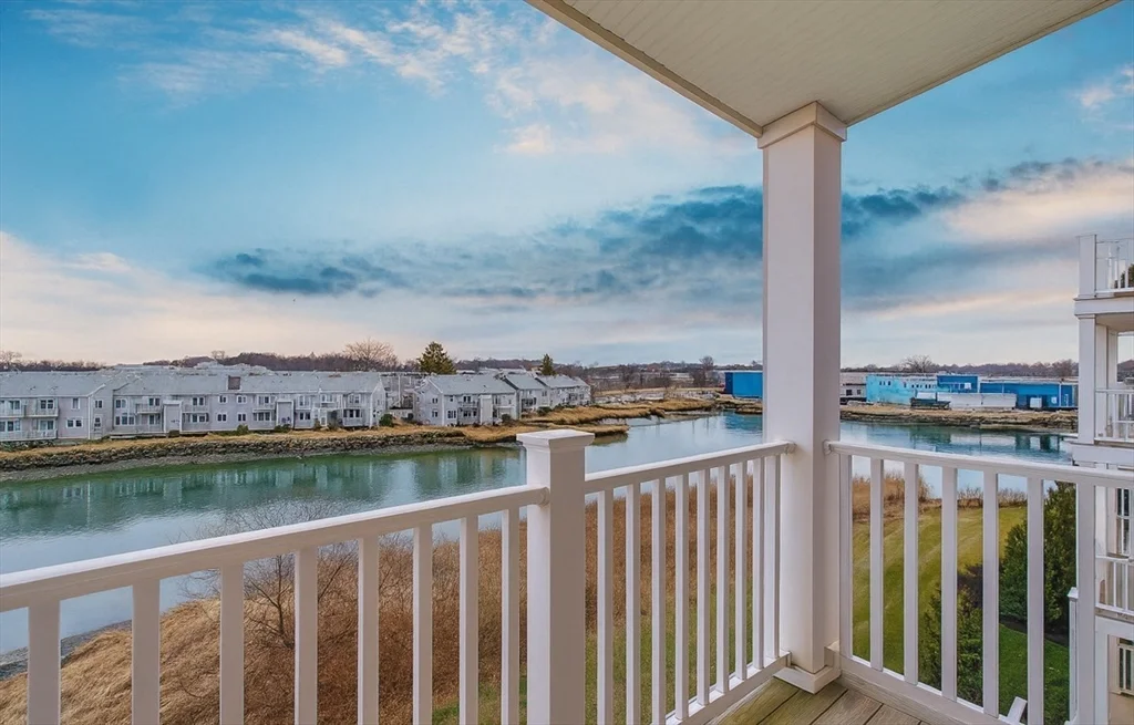 2 bed, 1 bath apartment for rent at 9 Needhams Landing Unit 401, Lynn — photo 5 of 6