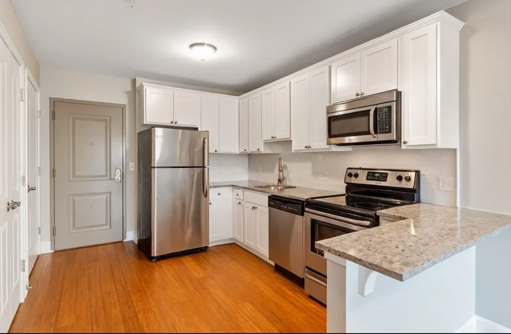 2 bed, 1 bath apartment for rent at 9 Needhams Landing Unit 401, Lynn — photo 2 of 6