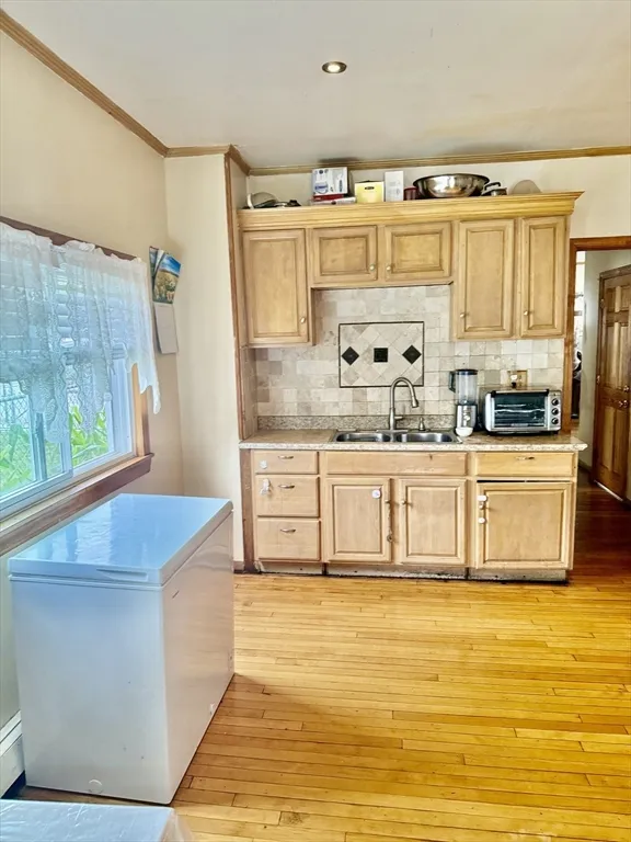 4 bed, 2 bath apartment for rent at 9 Newhall St Unit 1, Lowell — photo 4 of 26
