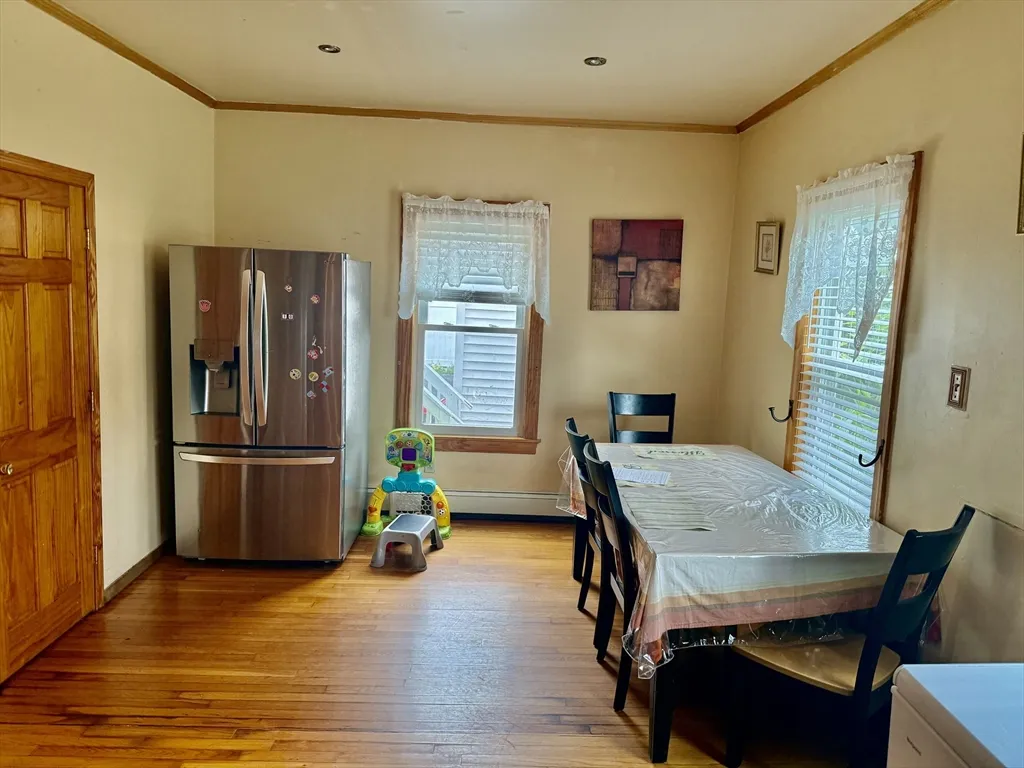 4 bed, 2 bath apartment for rent at 9 Newhall St Unit 1, Lowell — photo 2 of 26
