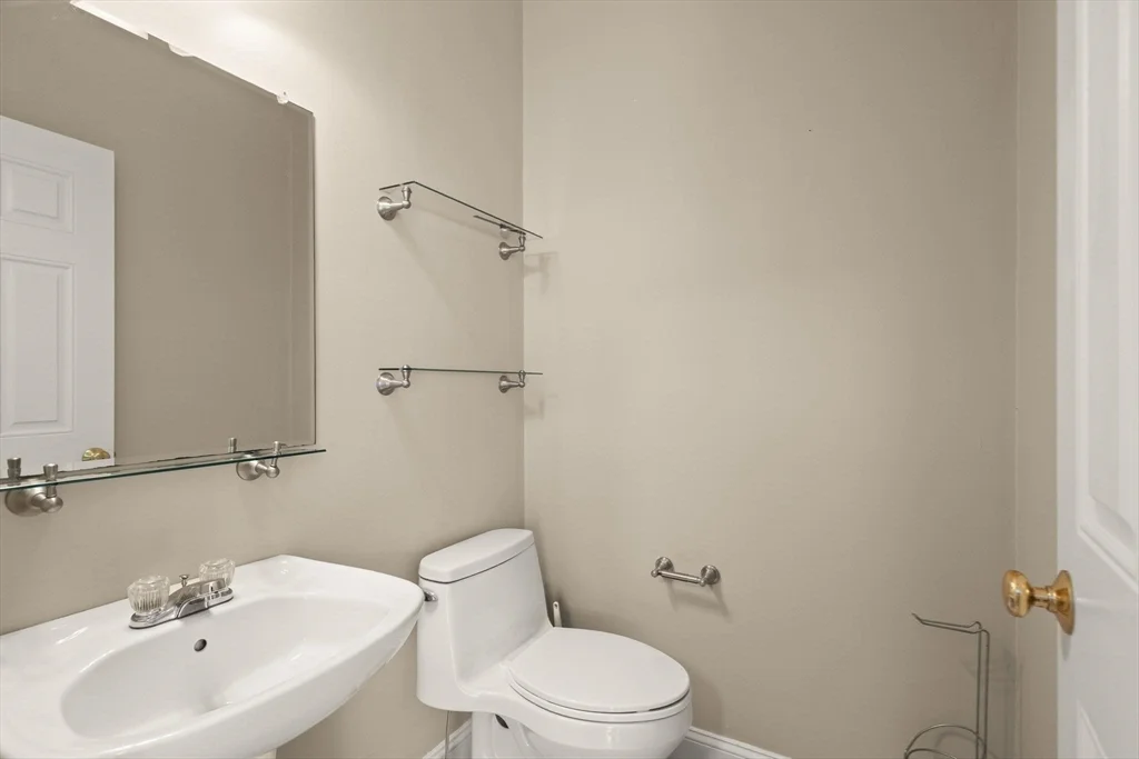 2 bed, 2 bath apartment for rent at 9 Nirvana Dr Unit 2E, Saugus — photo 10 of 25