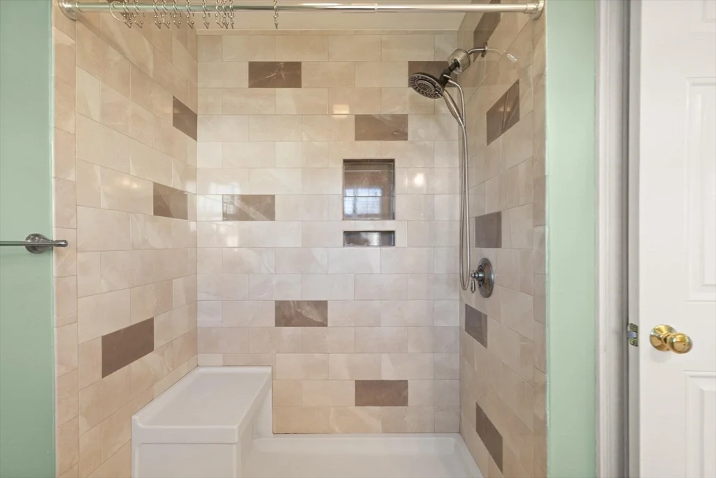 2 bed, 2 bath apartment for rent at 9 Nirvana Dr Unit 2E, Saugus — photo 15 of 25