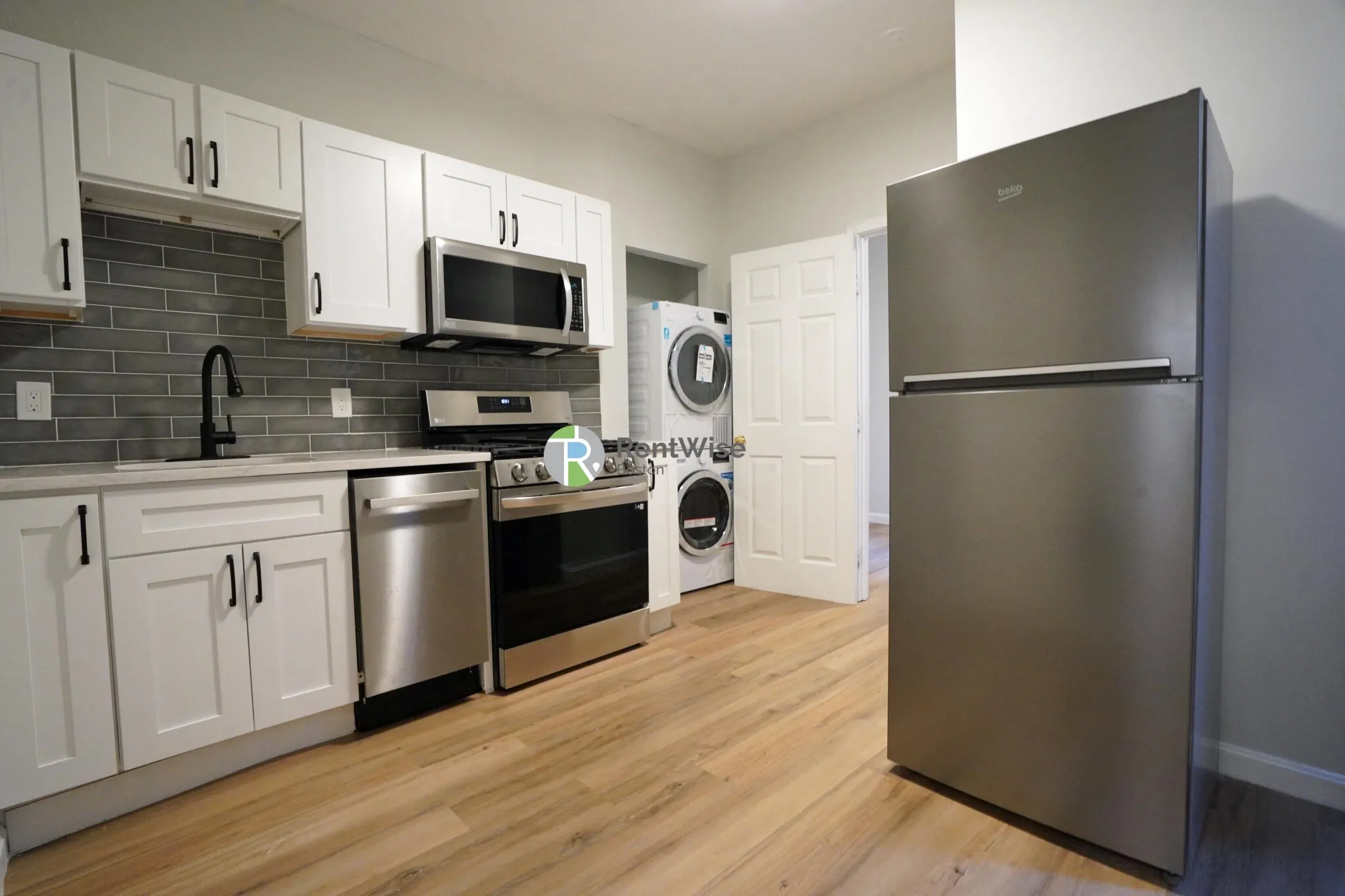 3 bed, 1 bath apartment for rent at 9 Noyes Pl Unit 2, North End — photo 5 of 30