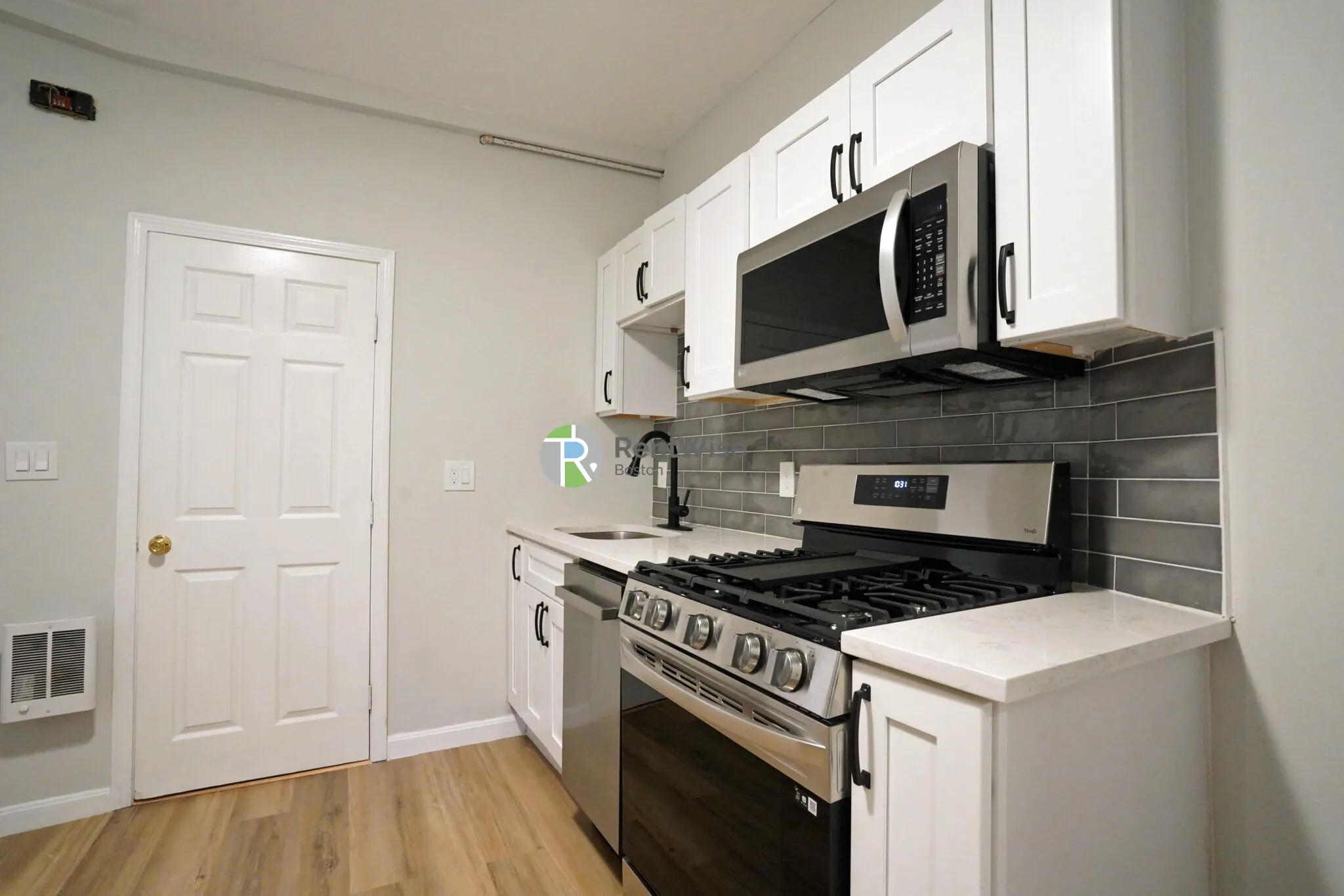 3 bed, 1 bath apartment for rent at 9 Noyes Pl Unit 2, North End — photo 6 of 30