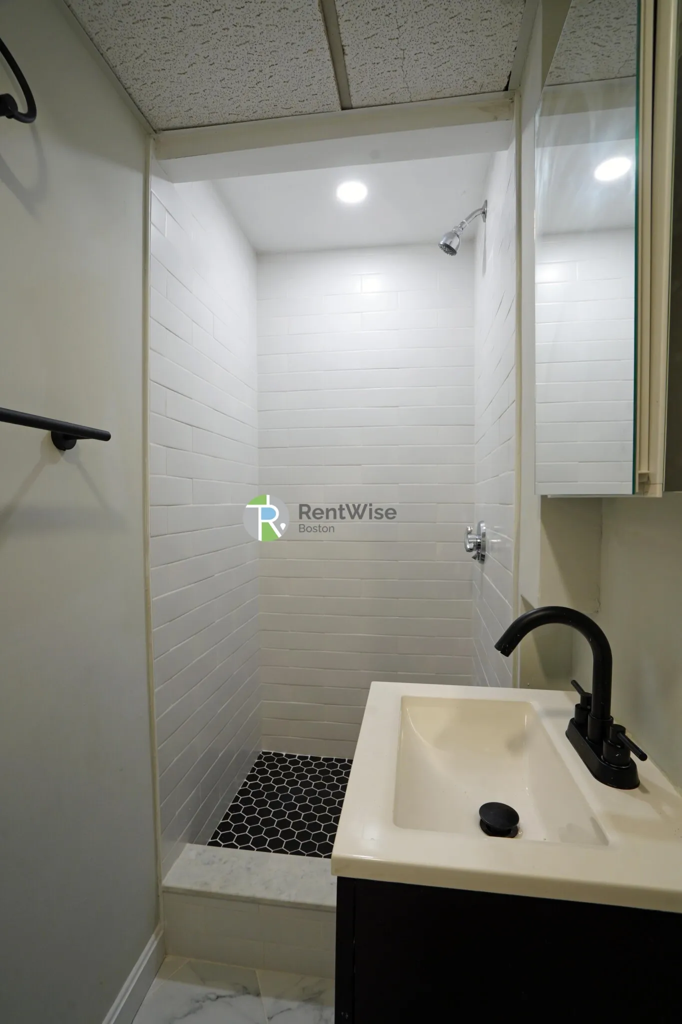 3 bed, 1 bath apartment for rent at 9 Noyes Pl Unit 2, North End — photo 11 of 30