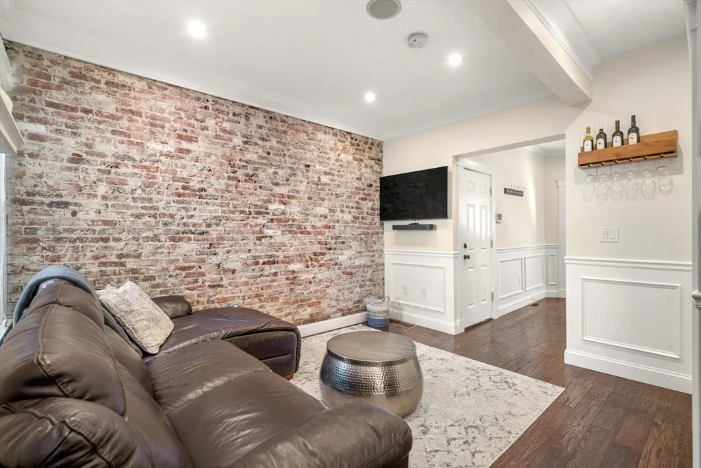 2 bed, 1 bath apartment for rent at 9 O St Unit 1A, South Boston — photo 8 of 19