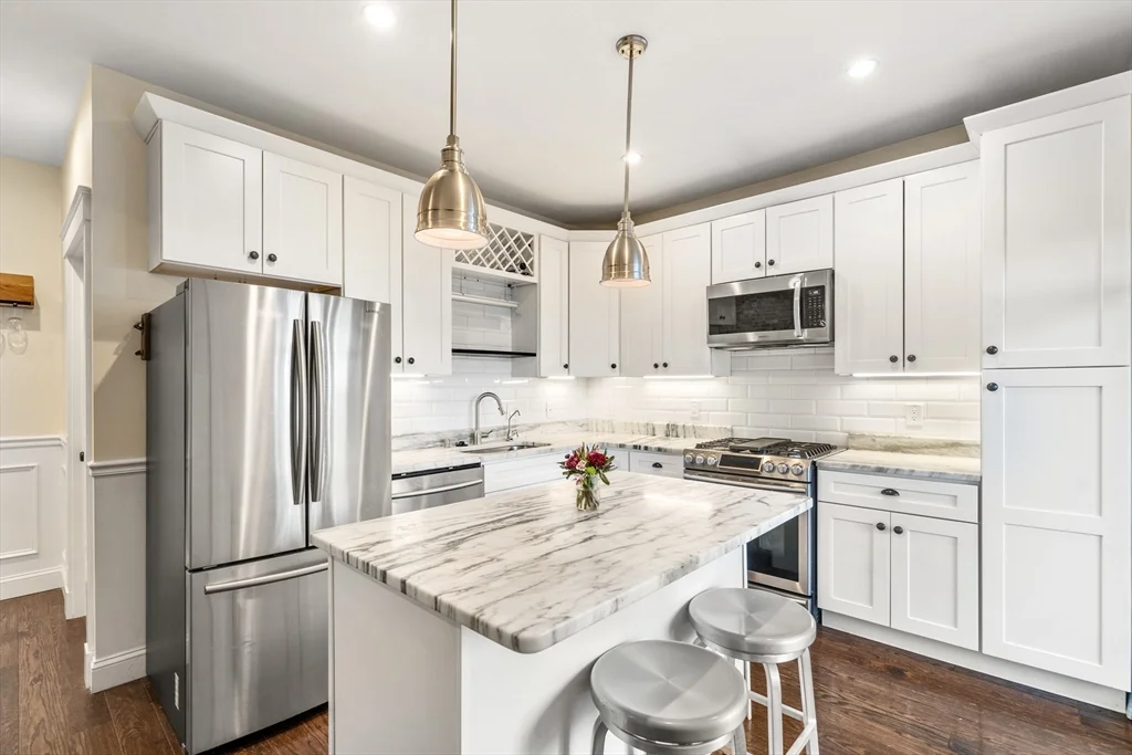 2 bed, 1 bath apartment for rent at 9 O St Unit 1A, South Boston