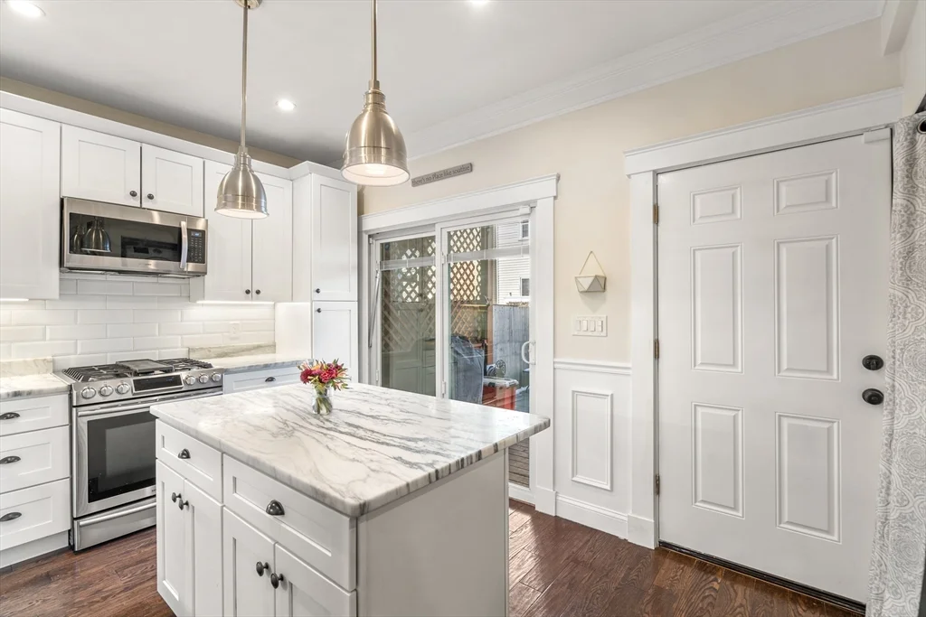 2 bed, 1 bath apartment for rent at 9 O St Unit 1A, South Boston — photo 3 of 19