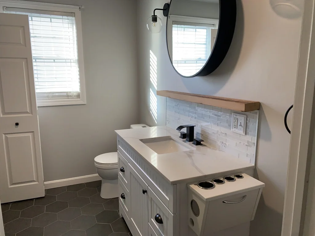 3 bed, 1 bath apartment for rent at 9 Omaha St Unit 9, Fall River — photo 12 of 17