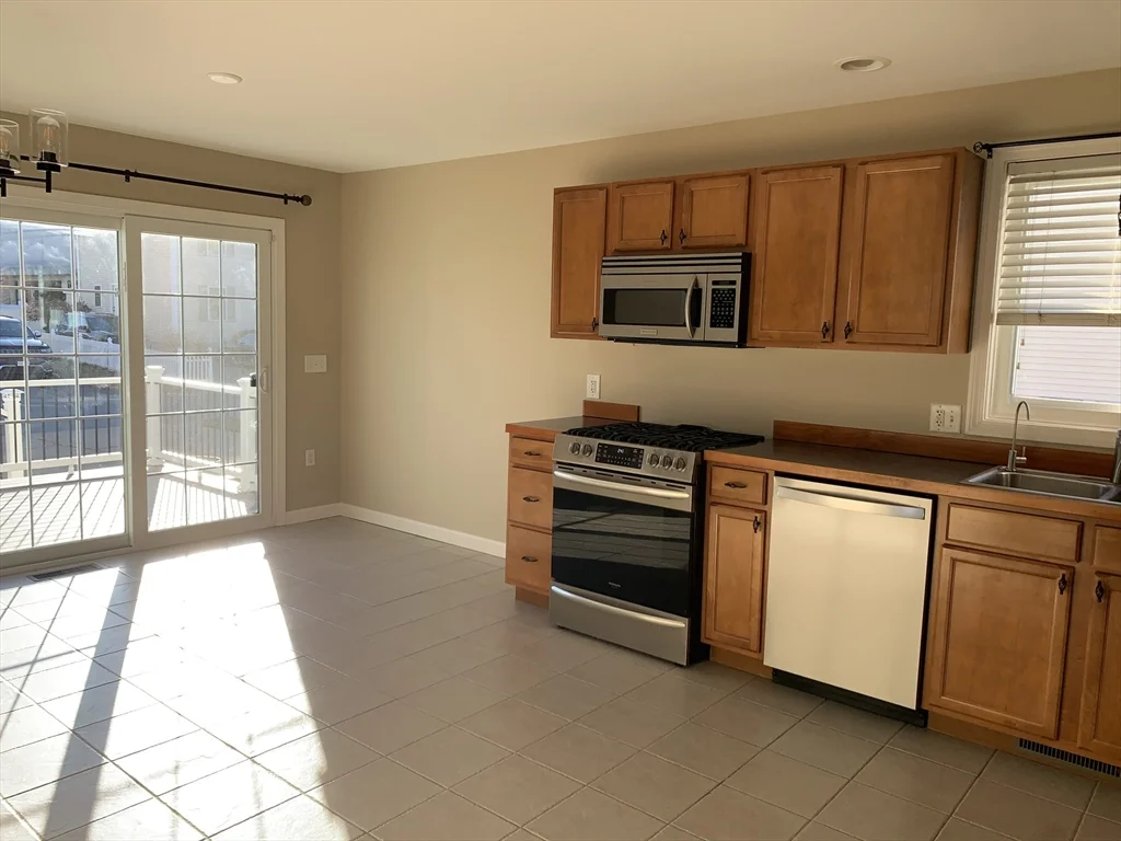 3 bed, 1 bath apartment for rent at 9 Omaha St Unit 9, Fall River — photo 2 of 17