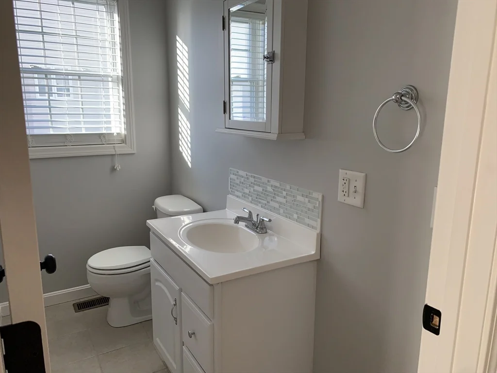 3 bed, 1 bath apartment for rent at 9 Omaha St Unit 9, Fall River — photo 14 of 17